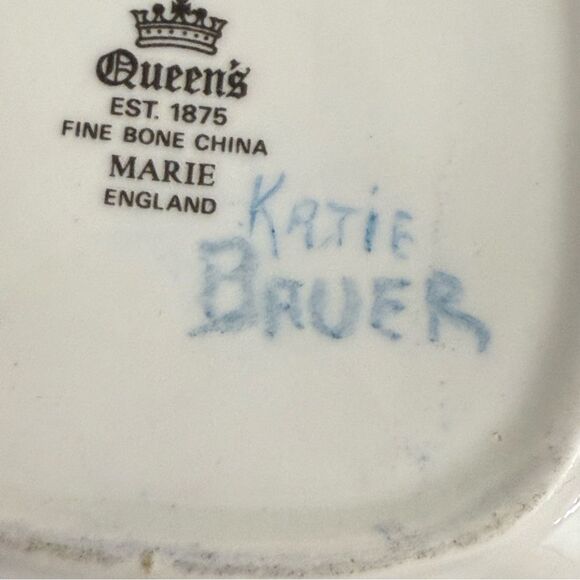 Scalloped Dish with Floral Design and Gold Edging - Picture 6 of 7